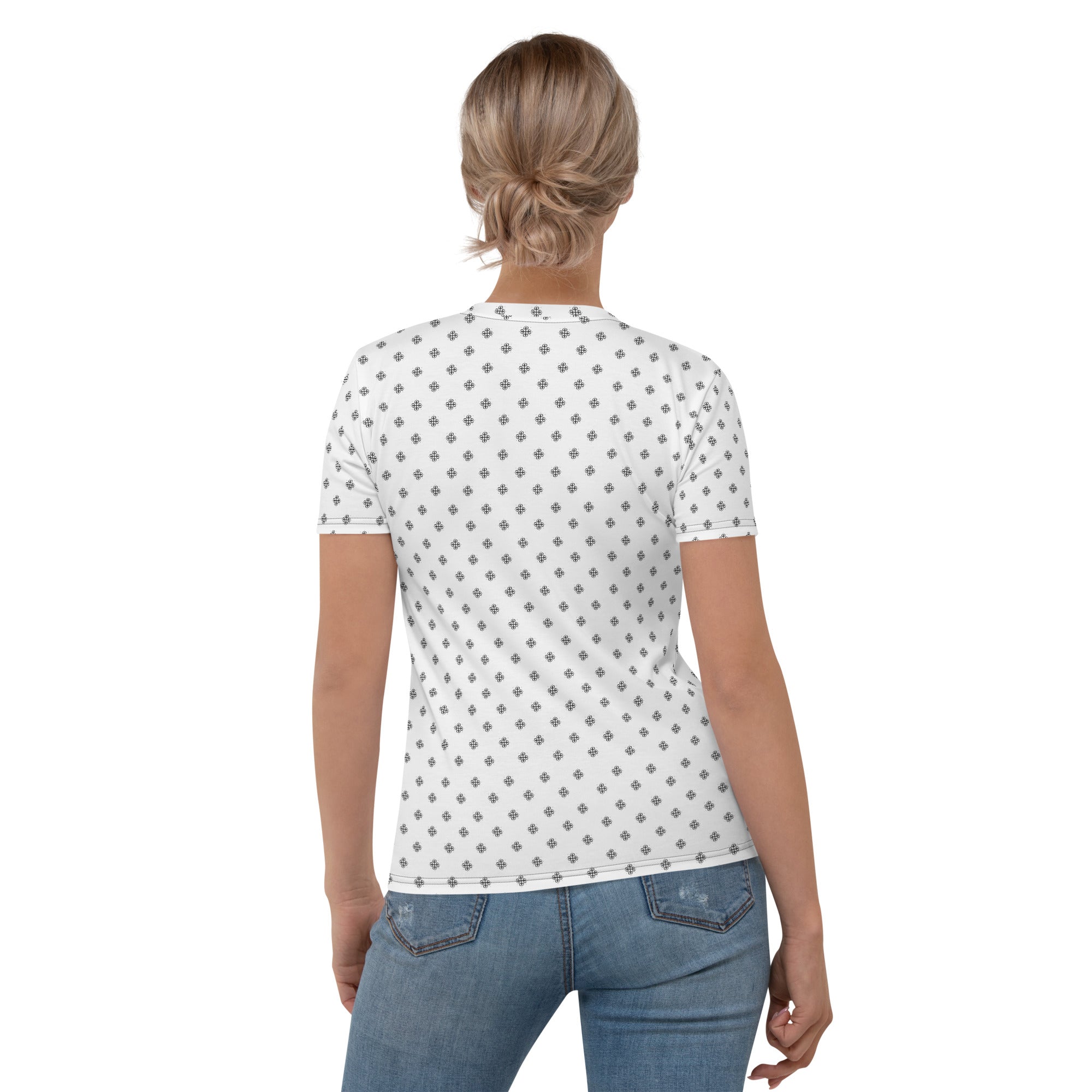 T-shirt with a clover logo