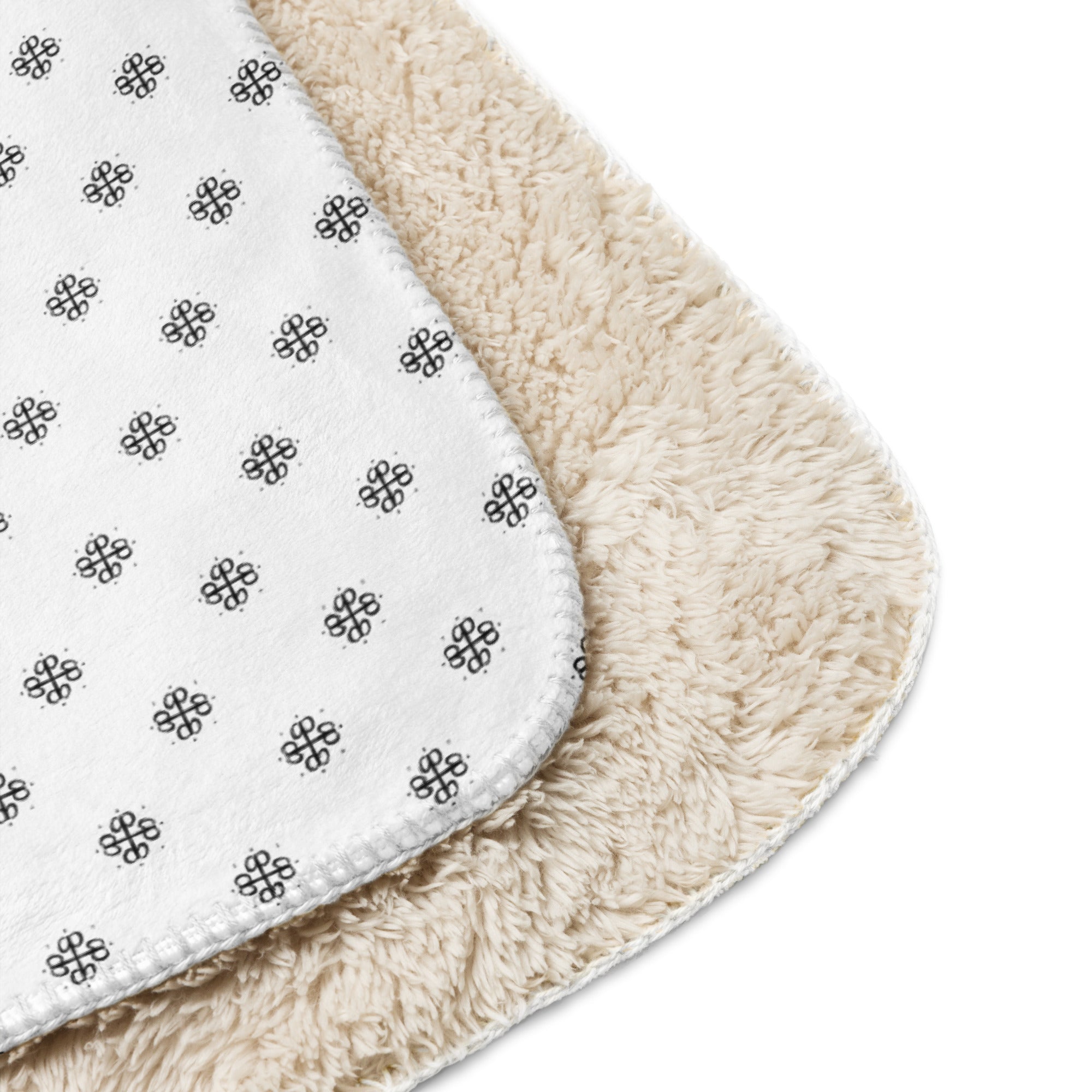 Sherpa blanket with clover logo