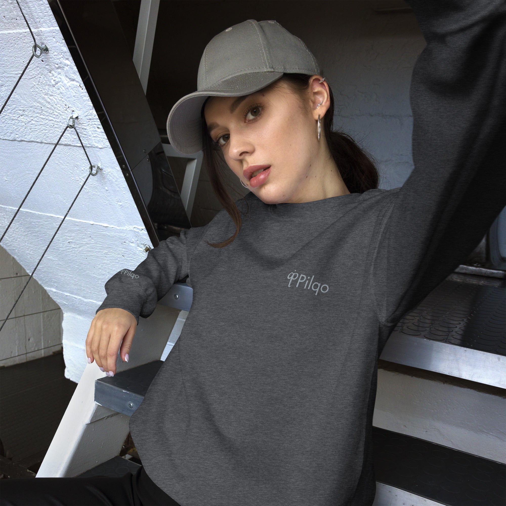 Sweatshirt with embroidery logo