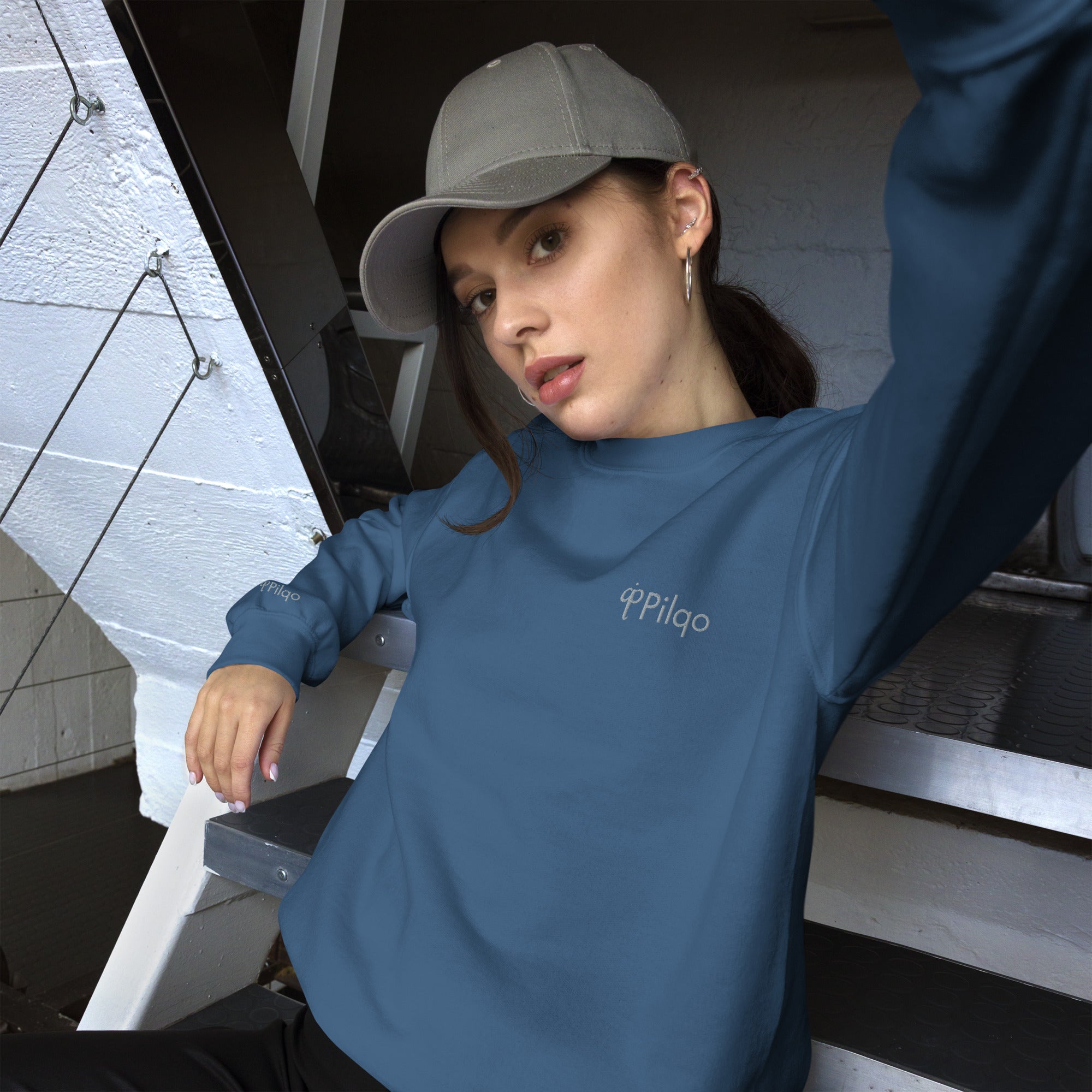 Sweatshirt with embroidery logo