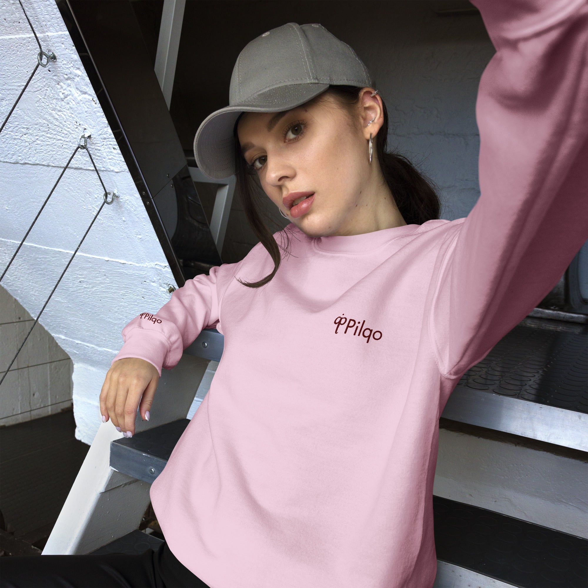 Sweatshirt with embroidery logo