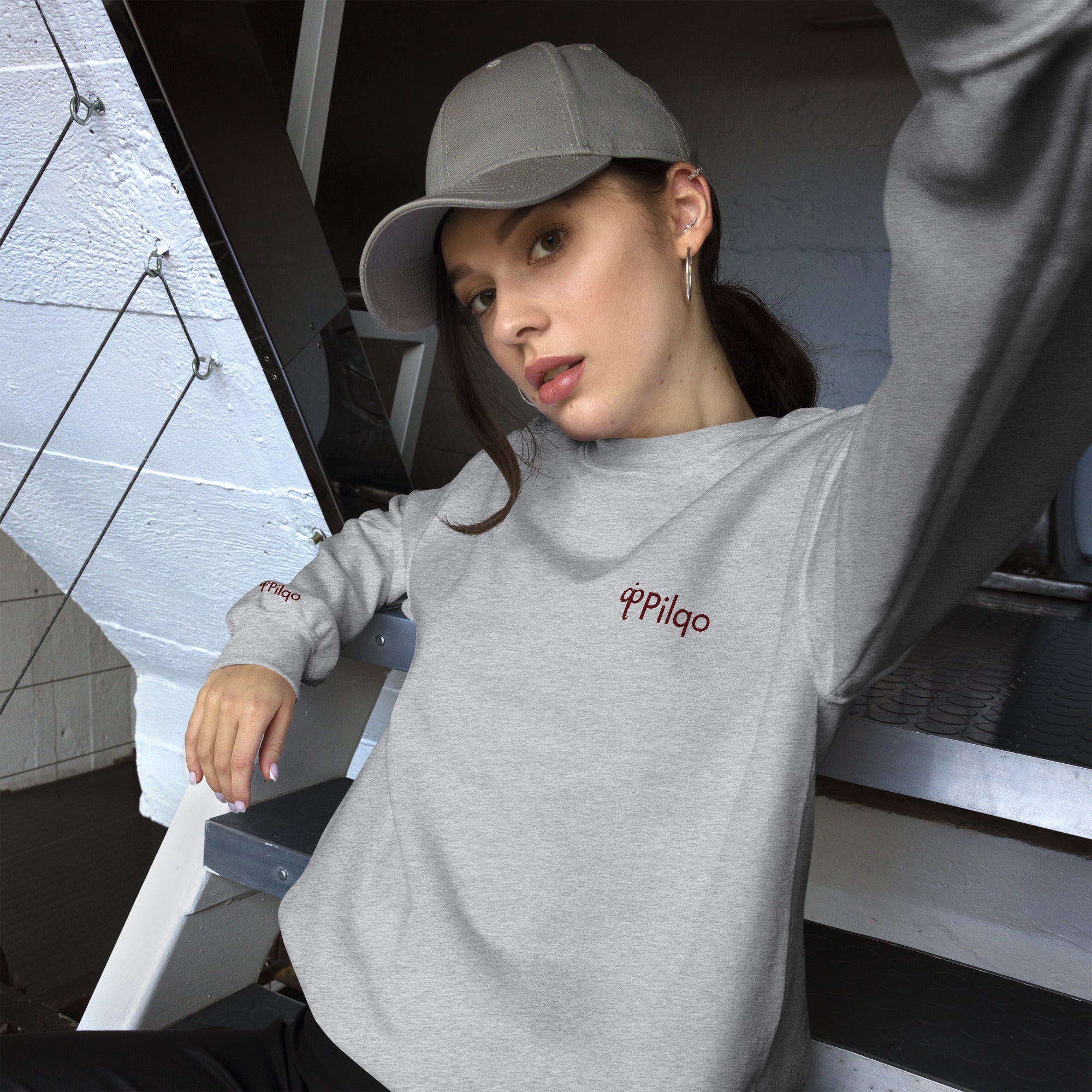 Sweatshirt with embroidery logo