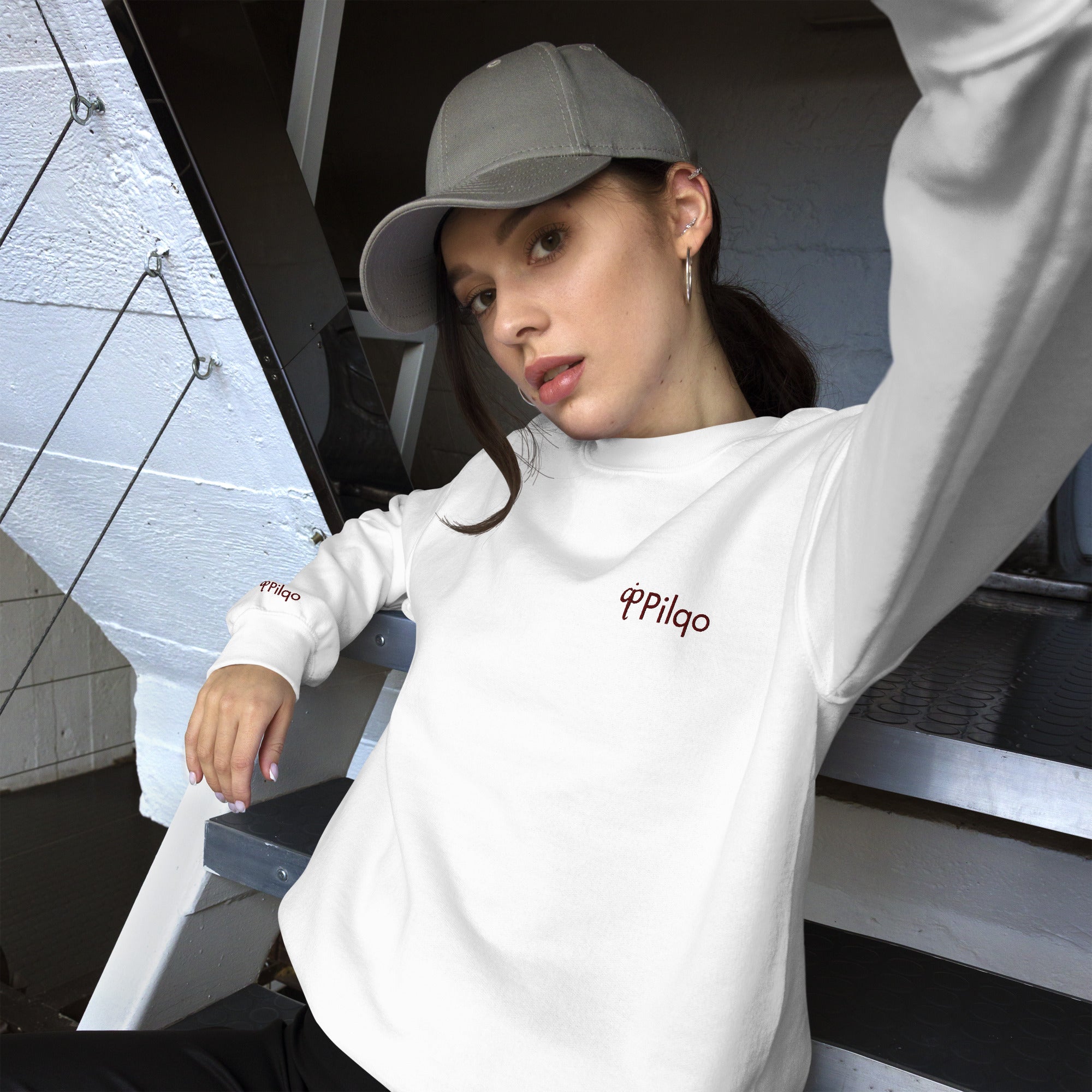 Sweatshirt with embroidery logo