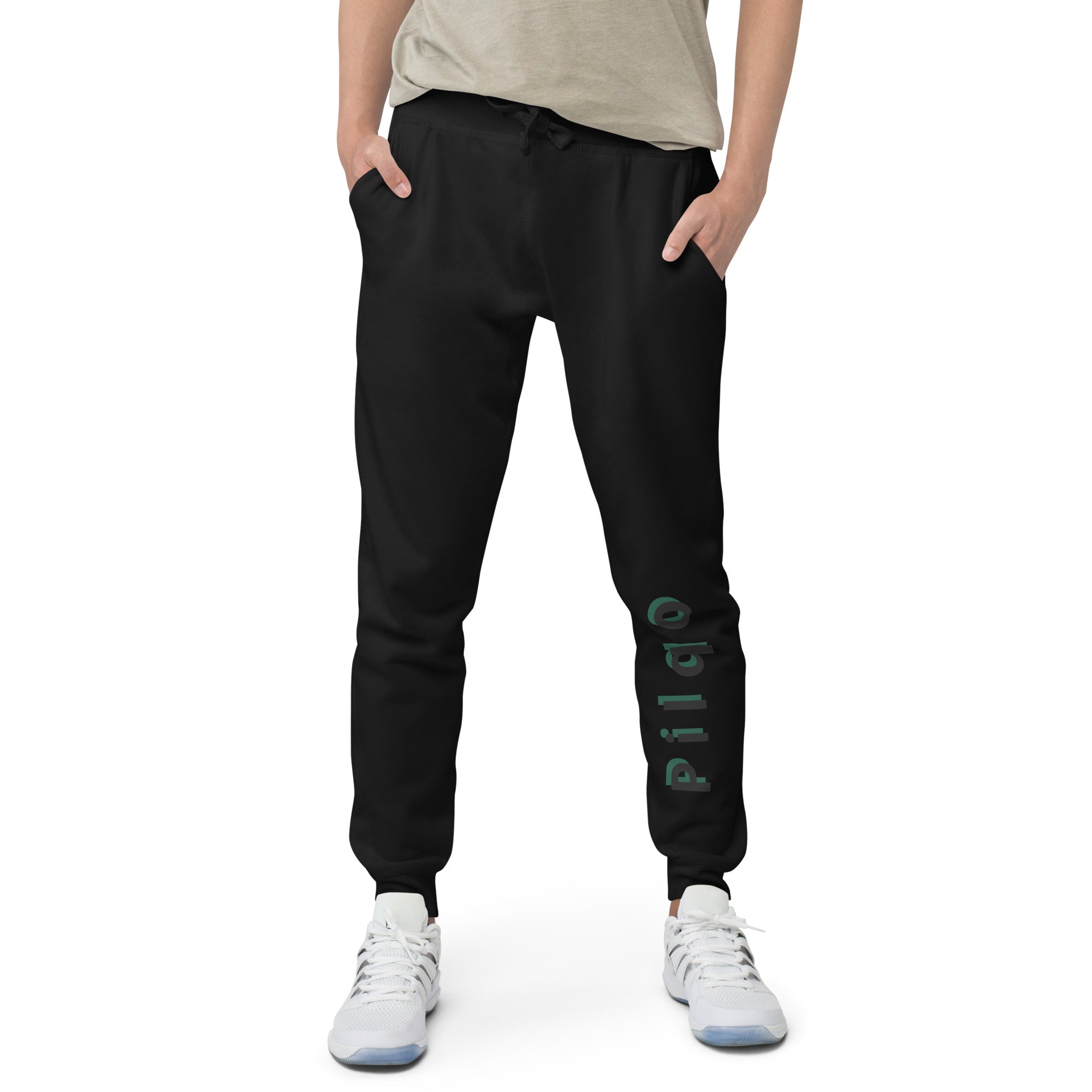 Fleece sweatpants with Pilqo text