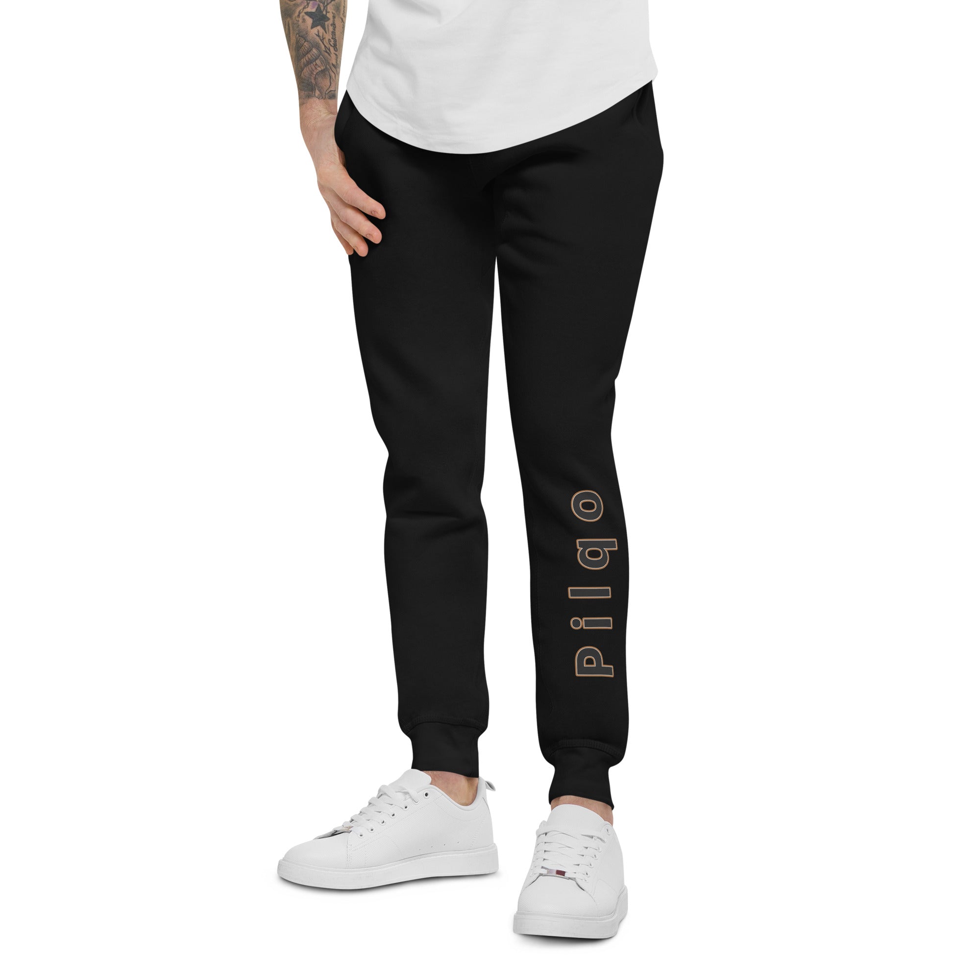 Fleece sweatpants with Pilqo text