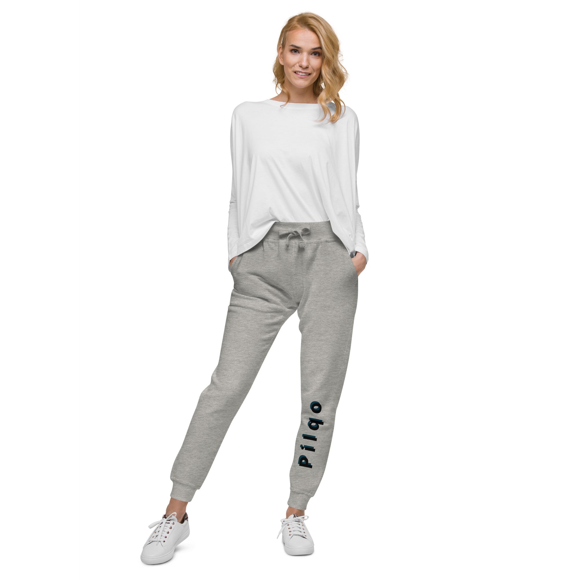 Fleece sweatpants with Pilqo text