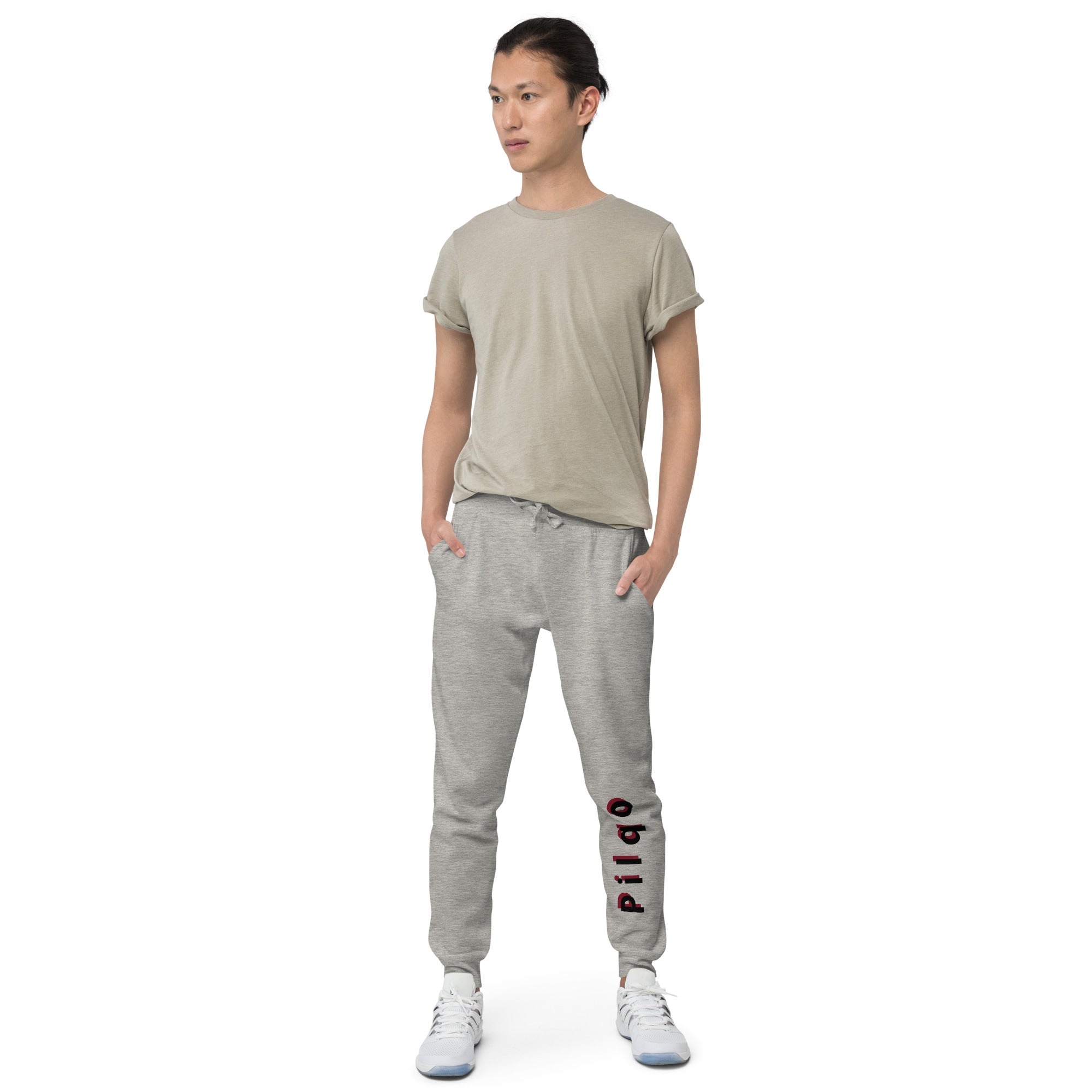 Fleece sweatpants with Pilqo text