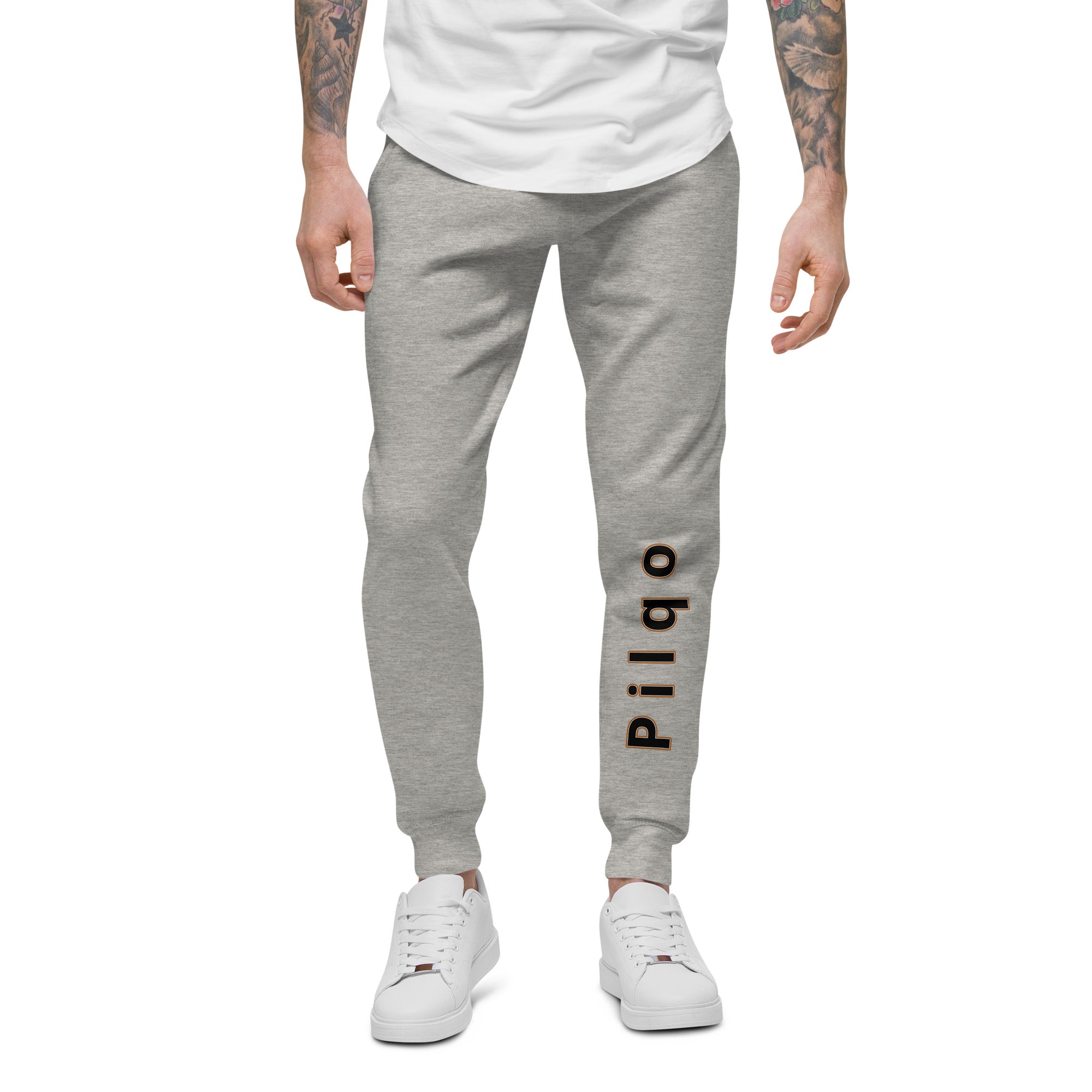 Fleece sweatpants with Pilqo text