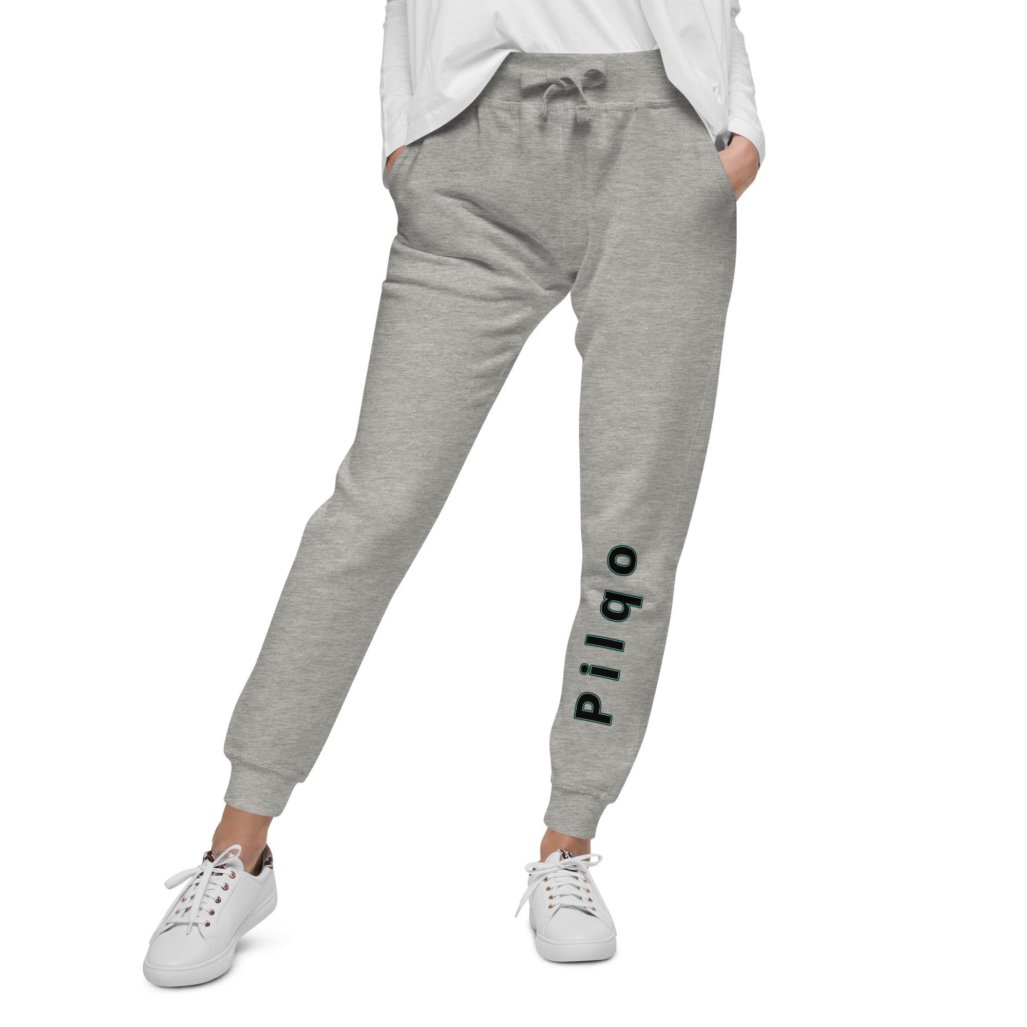 Fleece sweatpants with Pilqo text