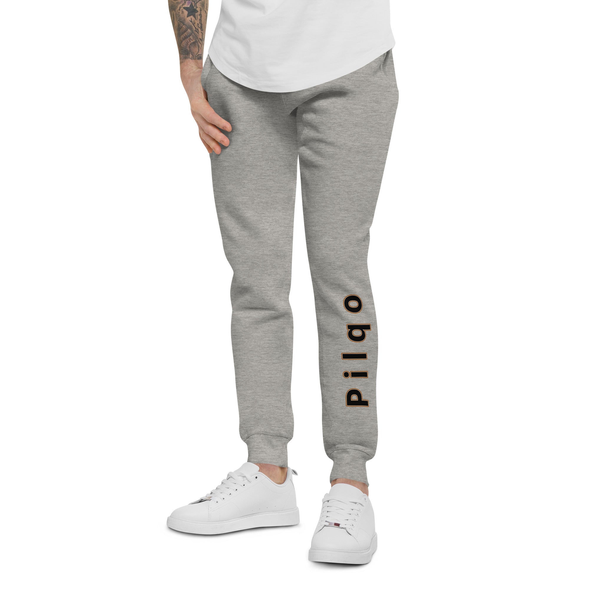 Fleece sweatpants with Pilqo text