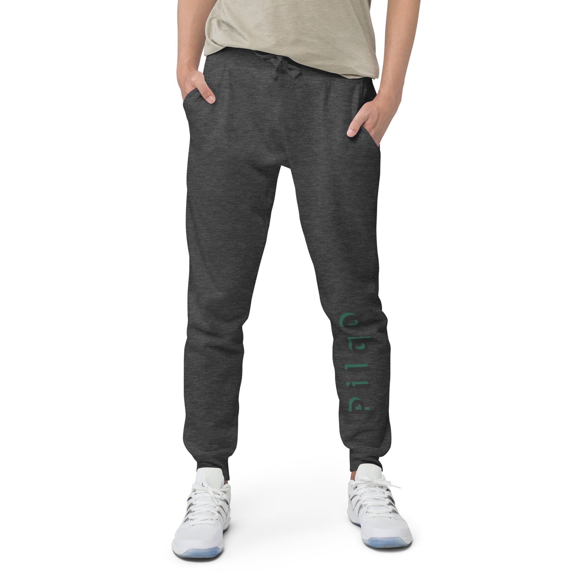 Fleece sweatpants with Pilqo text