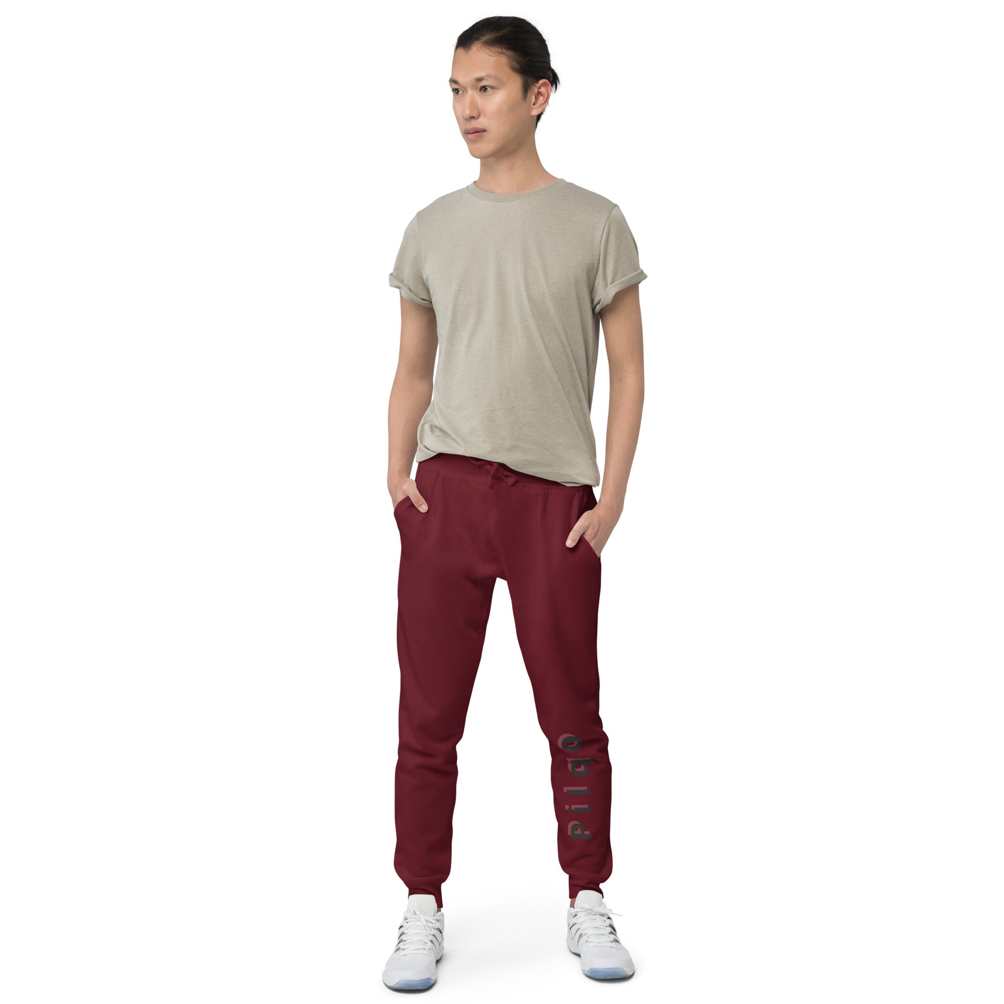 Fleece sweatpants with Pilqo text