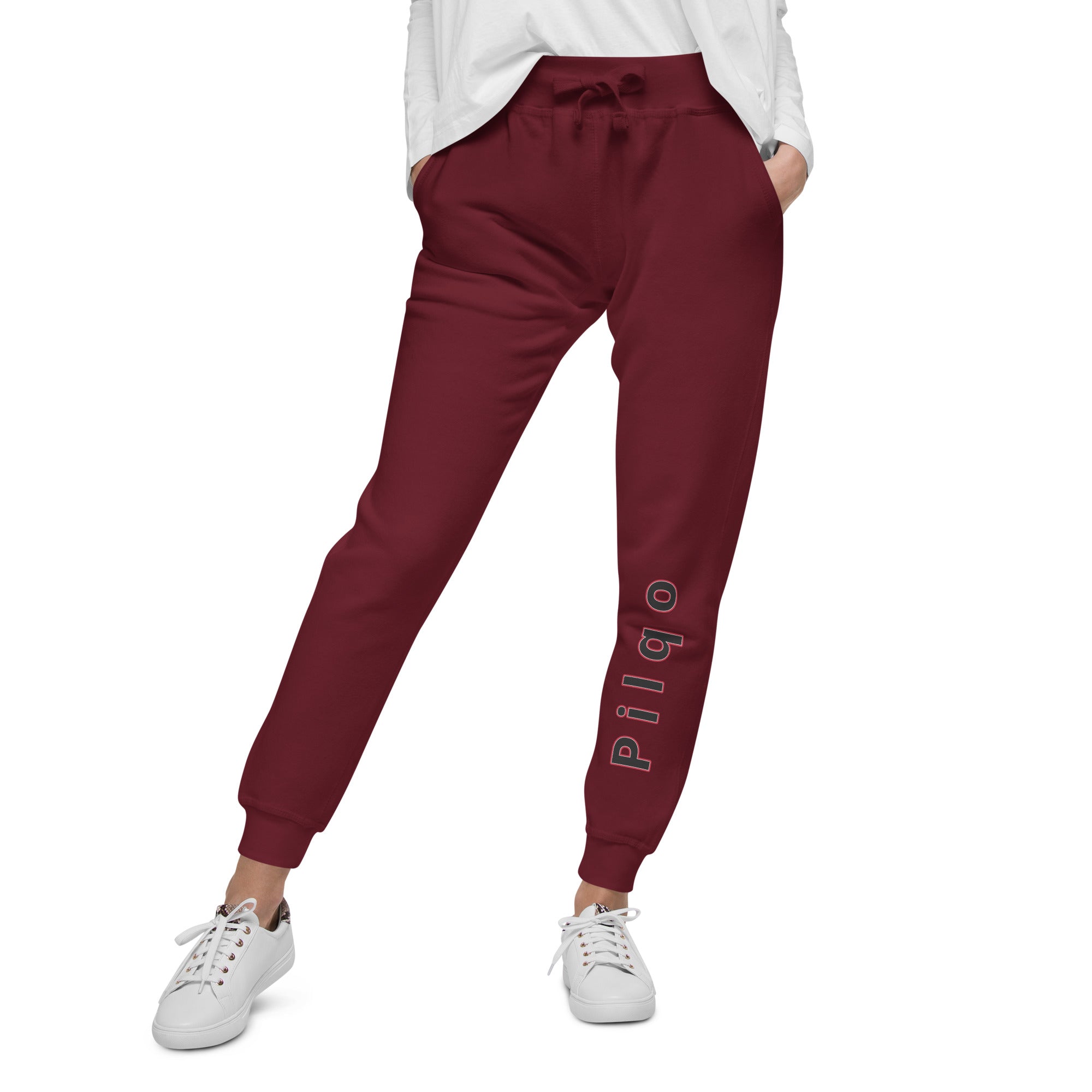 Fleece sweatpants with Pilqo text