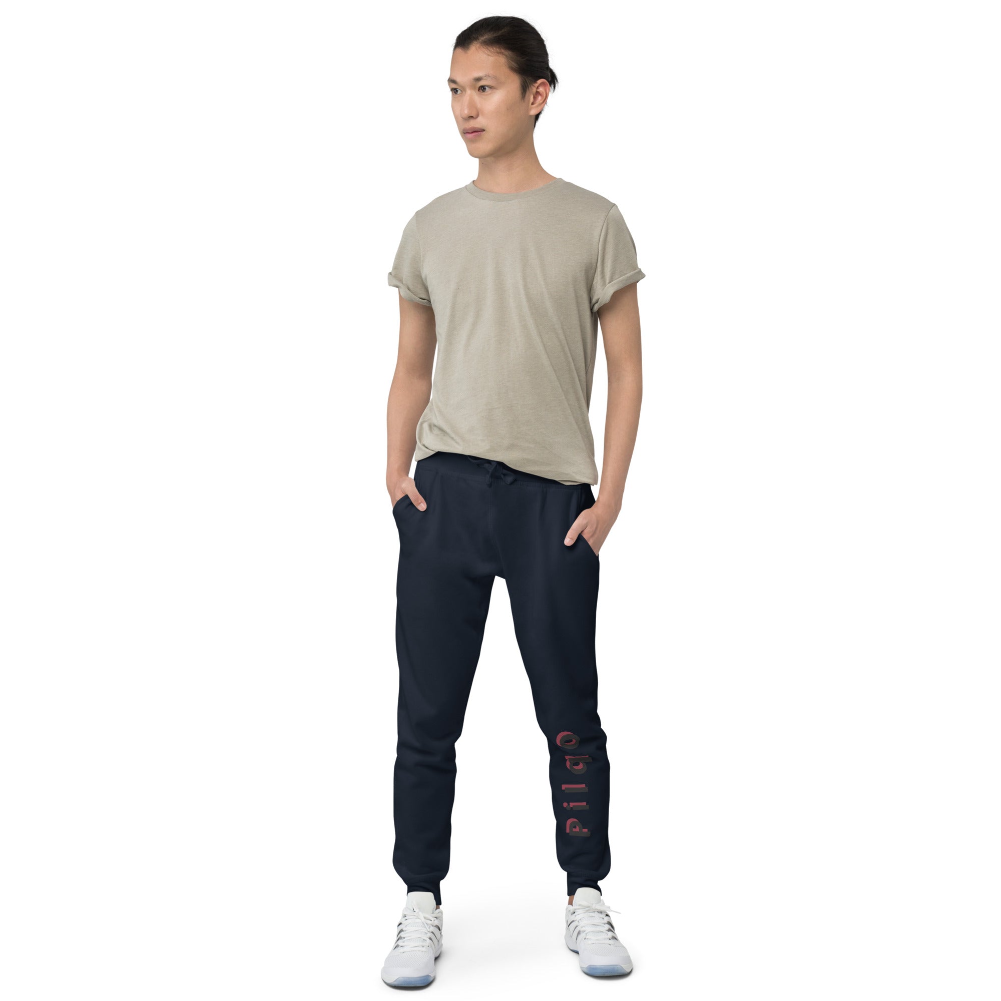 Fleece sweatpants with Pilqo text