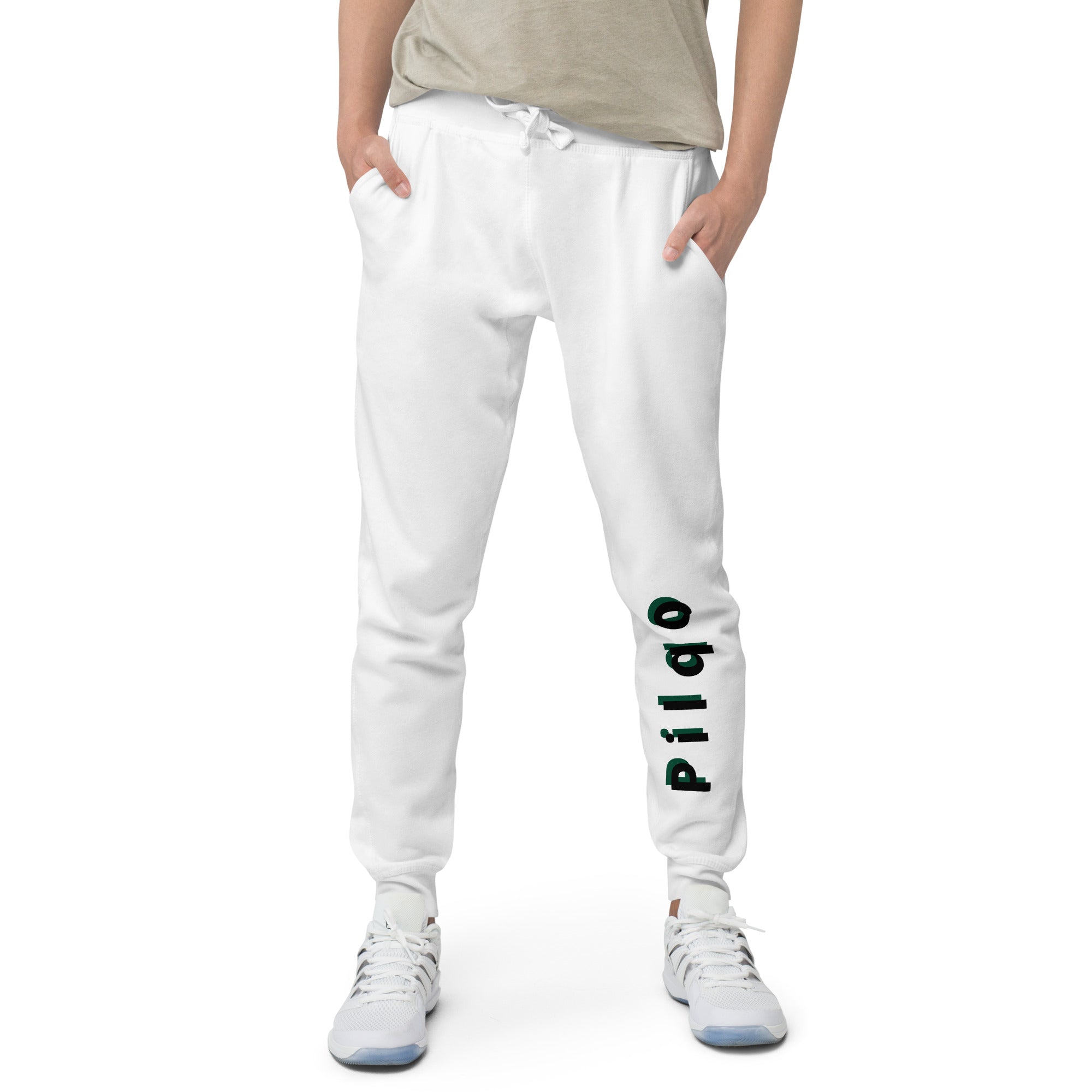 Fleece sweatpants with Pilqo text