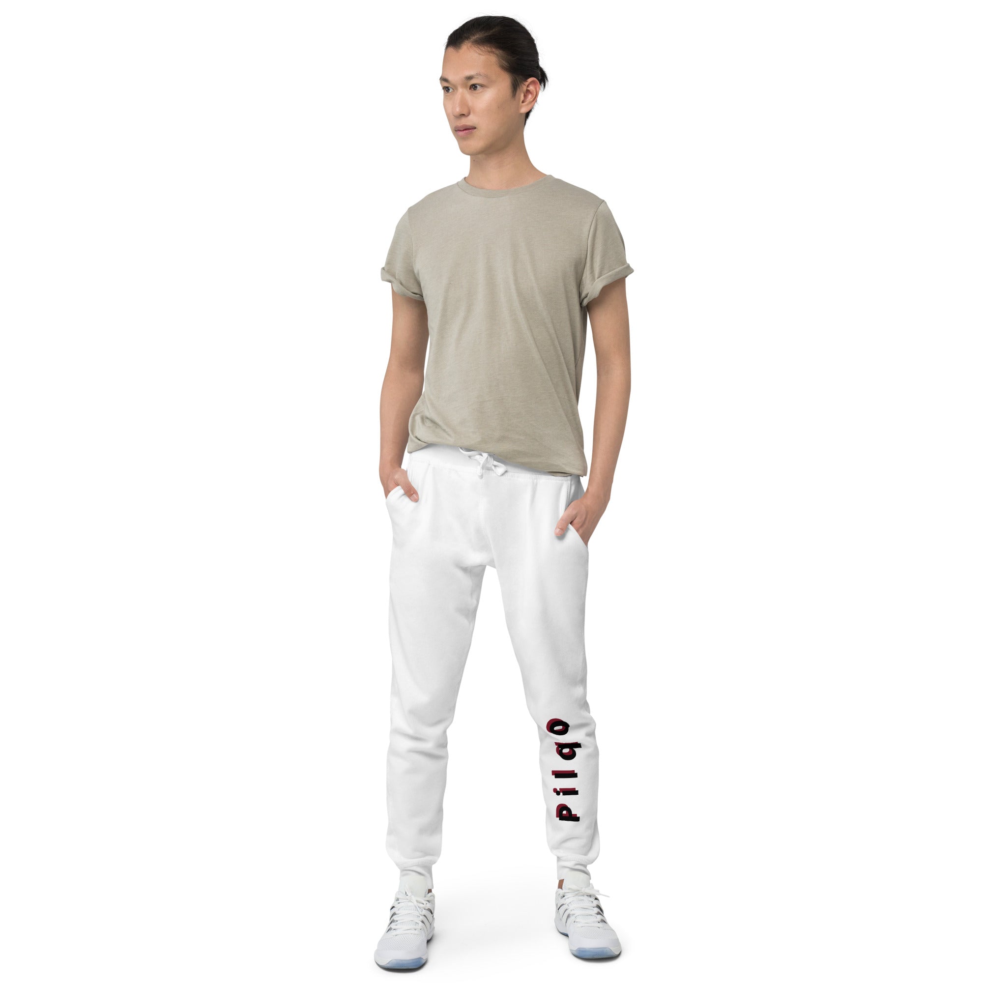 Fleece sweatpants with Pilqo text