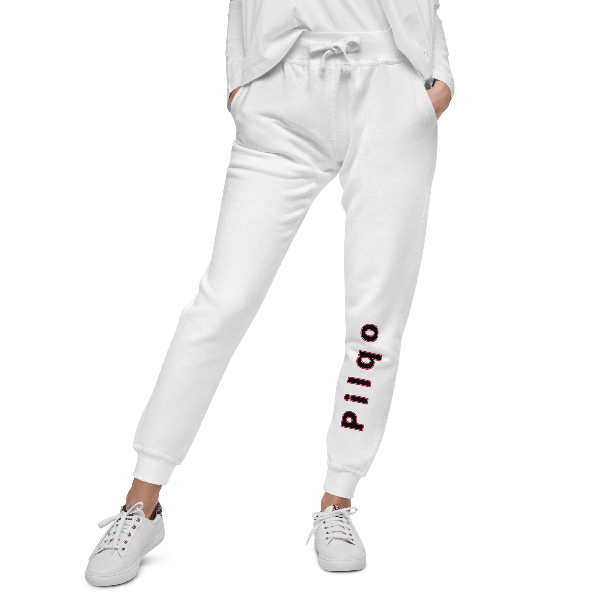 Fleece sweatpants with Pilqo text