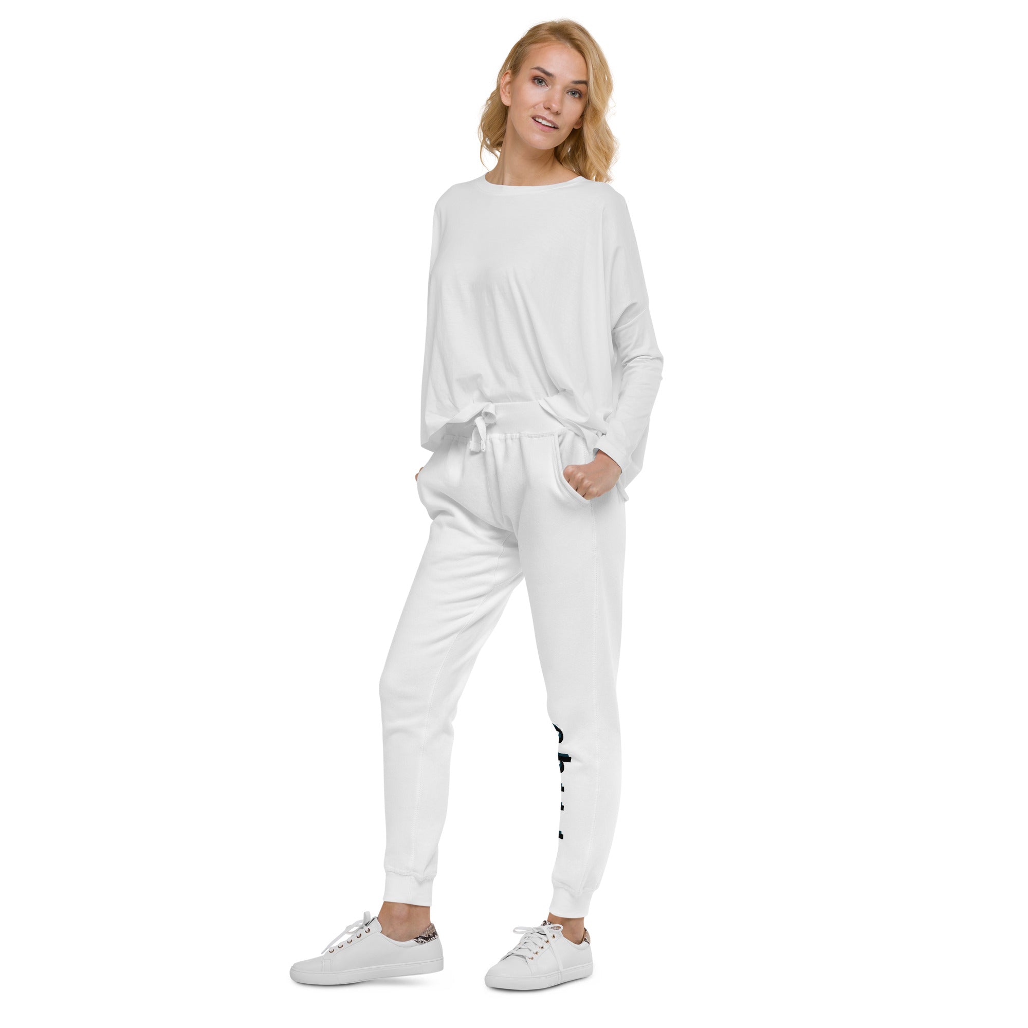 Fleece sweatpants with Pilqo text