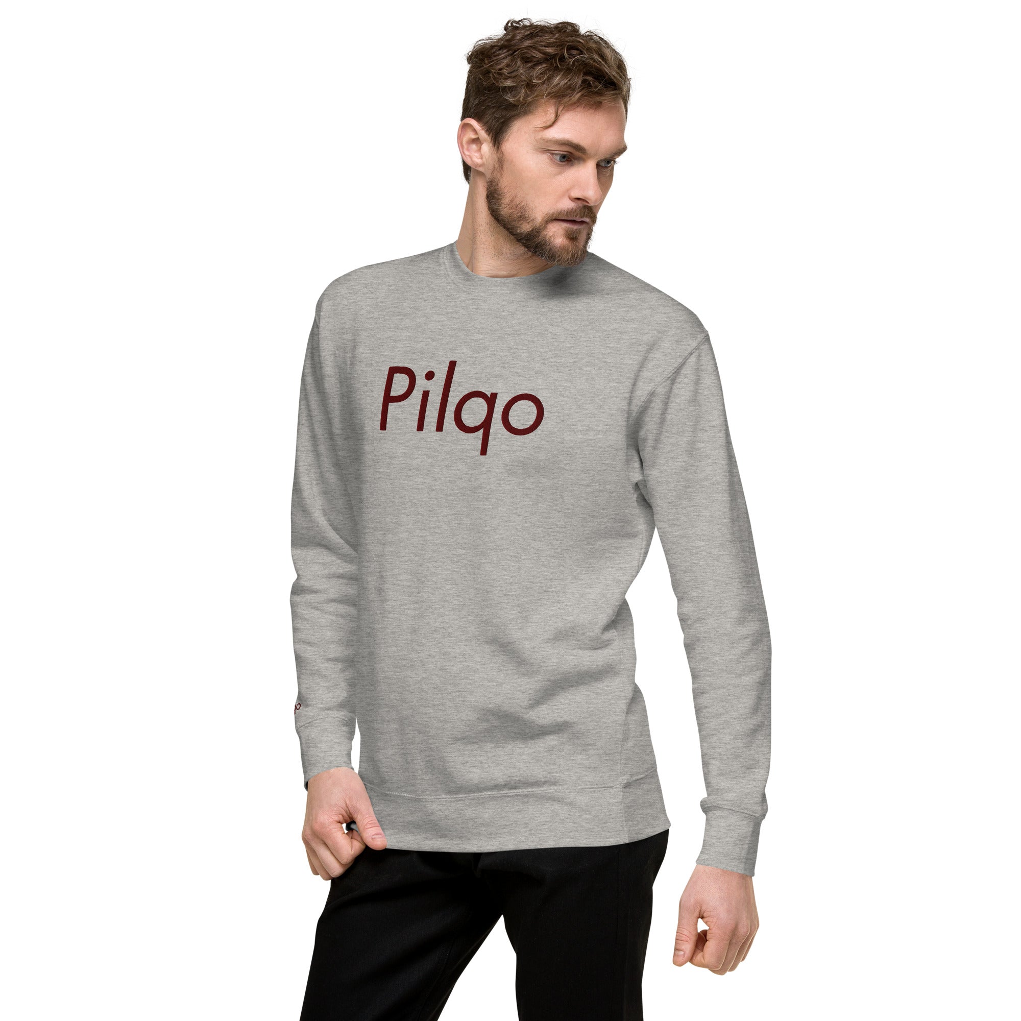 Premium-Sweatshirt mit kastanienbraunem gesticktem Text und Logo am Handgelenk