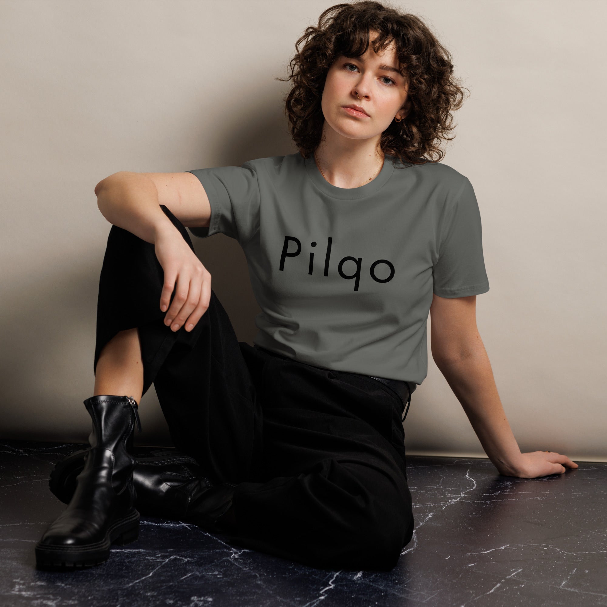 Unisex T-Shirt with text Pilqo