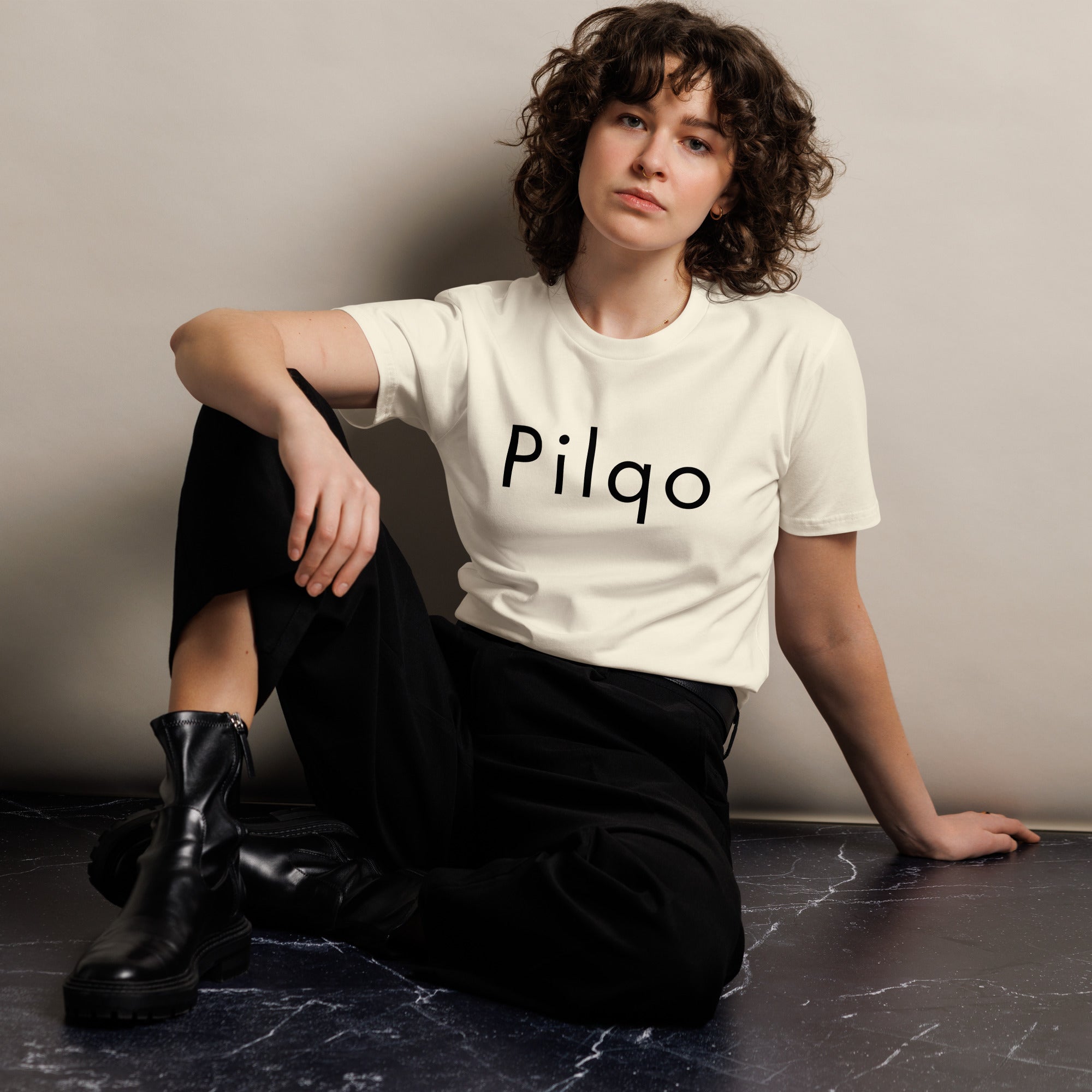 Unisex T-Shirt with text Pilqo